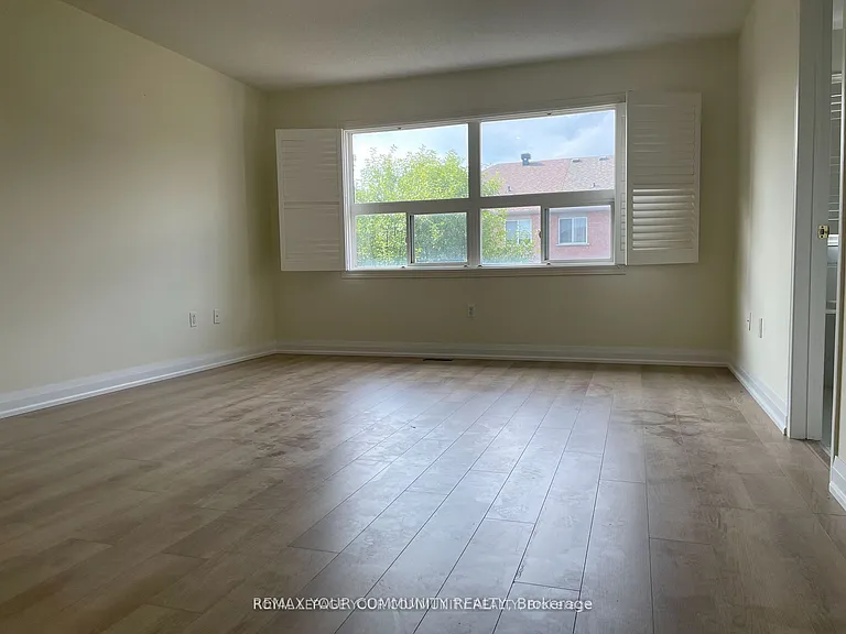 93 Starr Cres — Photo 4