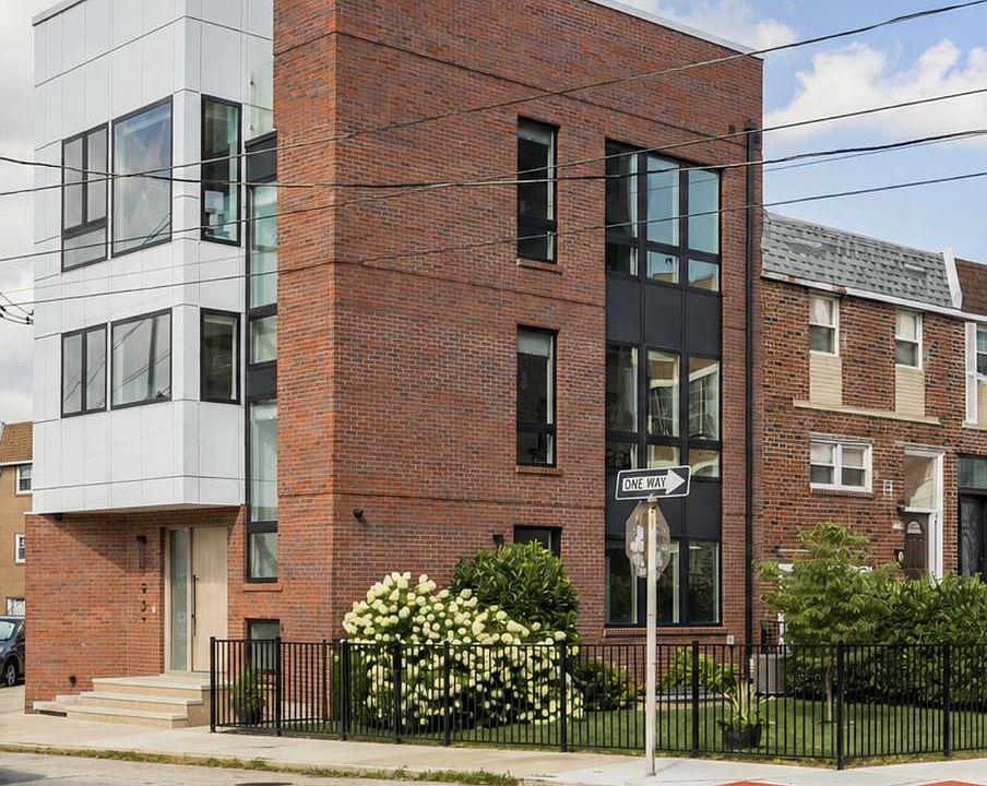 1st image of 527 Brown St