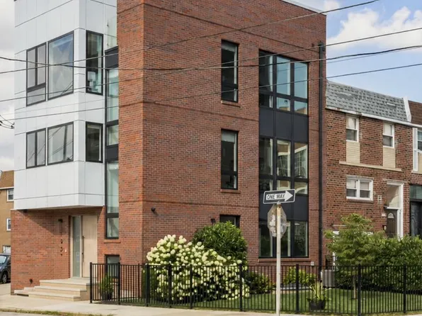 527 Brown St, Philadelphia, PA 19123
