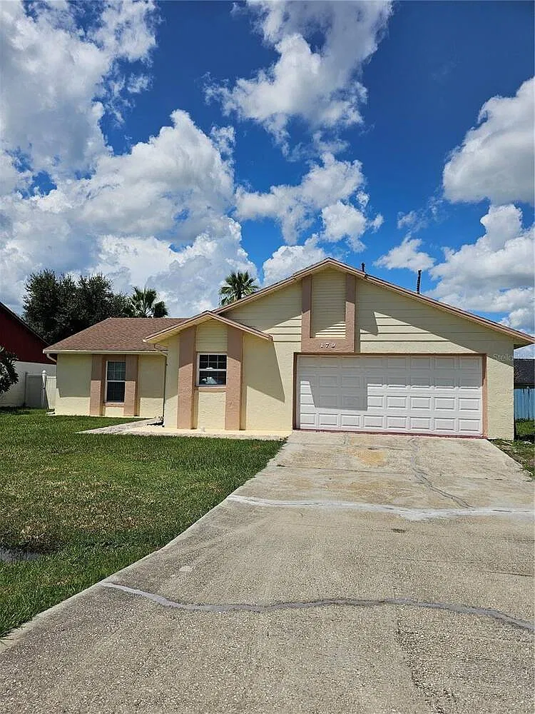 3 bed, 2.0 bath, 1329 sqft, $1,550 — Photo 1