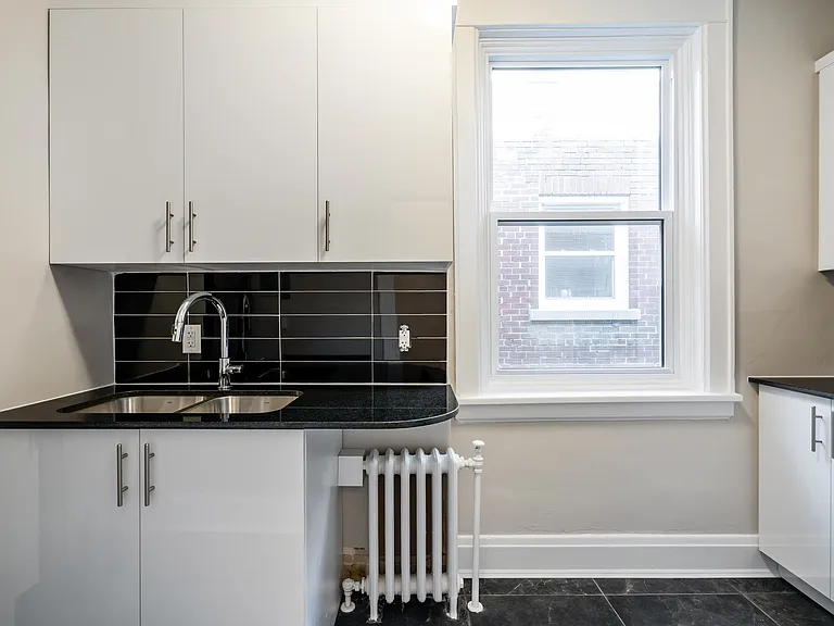 407 Elgin St — Photo 23