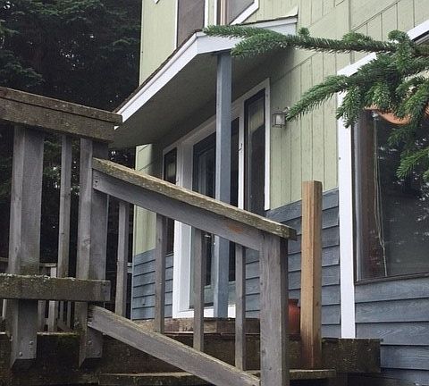 stairs from front walk to dk