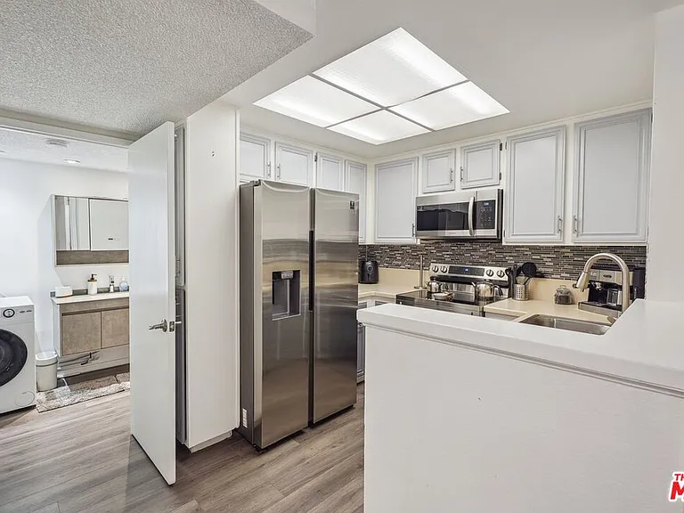 22100 Burbank Blvd #260G — Photo 8