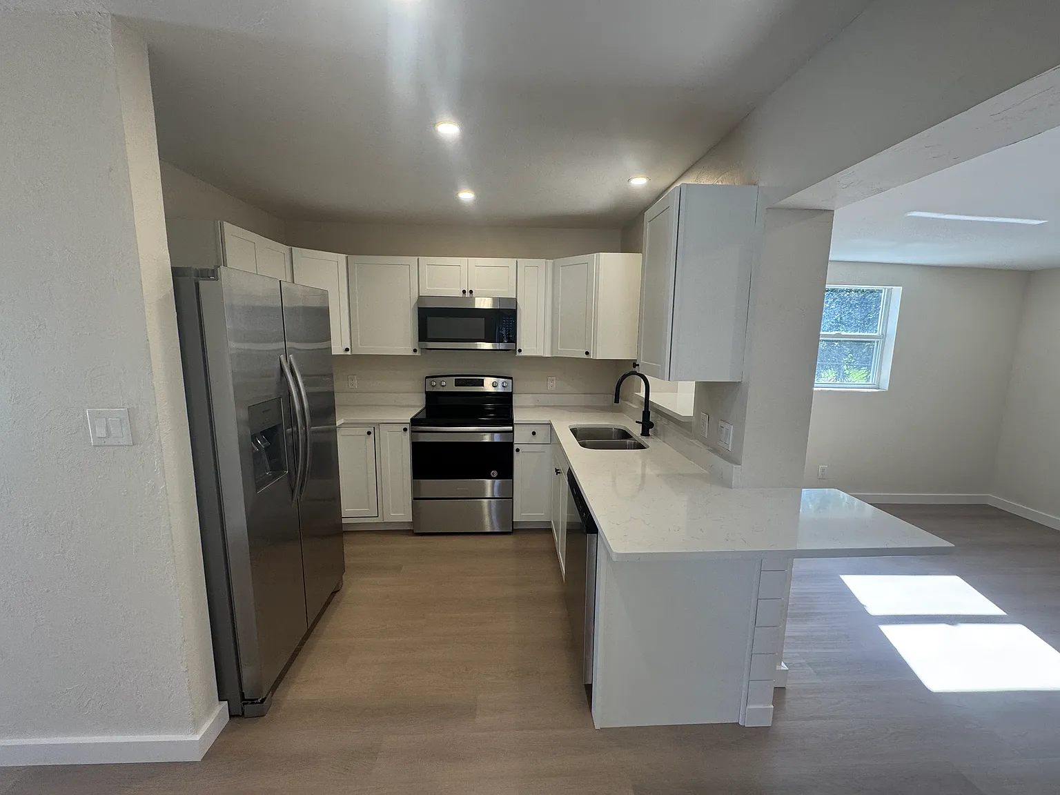1732 Ingram Ave — Photo 2