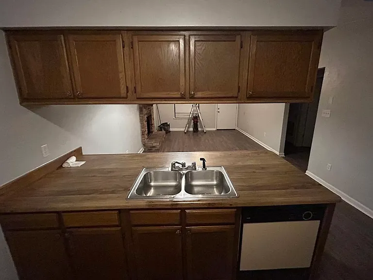 1320 Burgess Dr #1320 — Photo 4