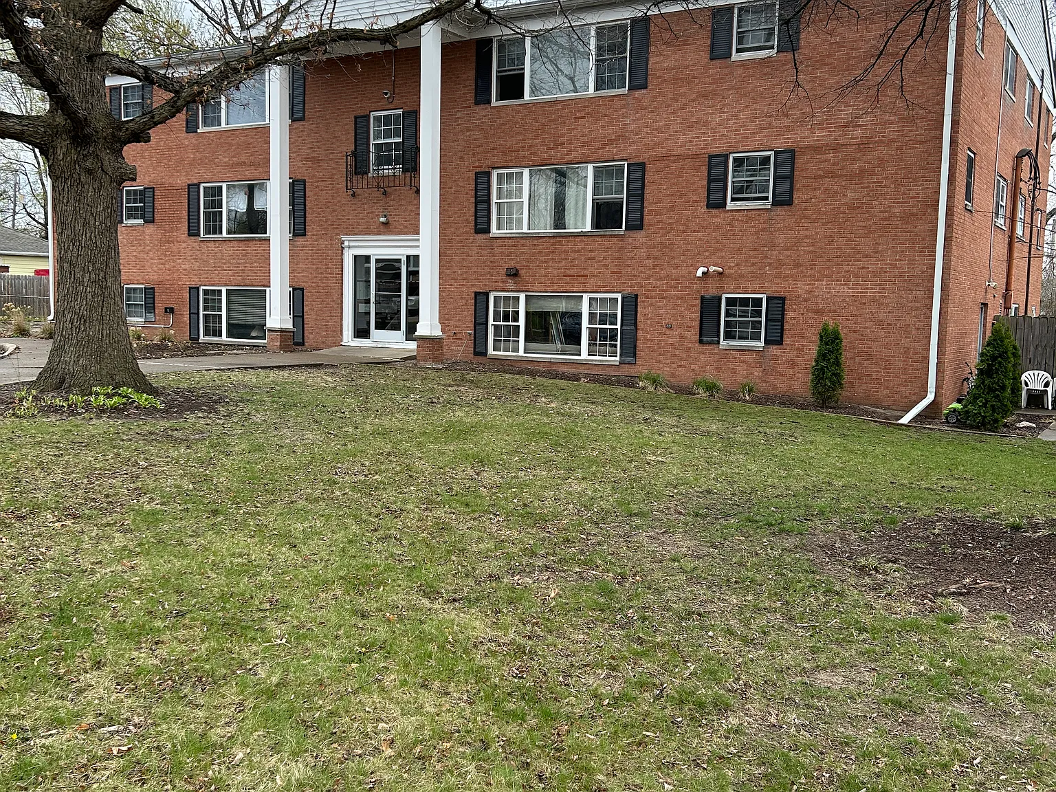 2 bed, 1100 sqft, $995 — Photo 1