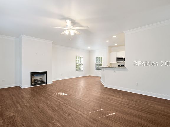3rd image of 12 Peregrine Dr