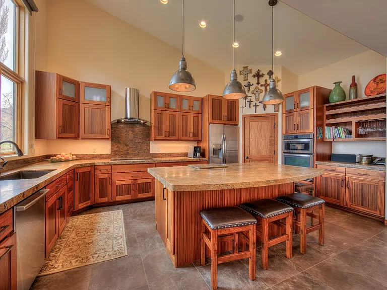 425 E Amber Ln — Photo 8