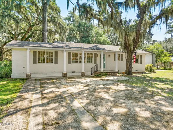 1311 Newcastle St, Beaufort, SC 29902