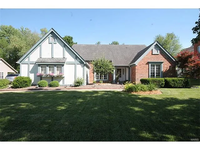 32 Pebble Hill Dr photo 1