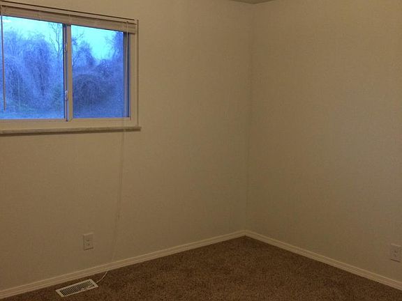 3rd image of 405 Anthony Dr APT D