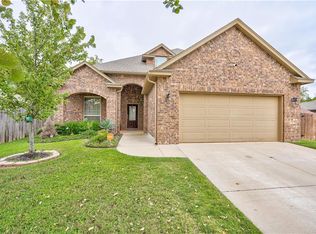 4000 Millers Creek Ln, Mustang, OK 73064