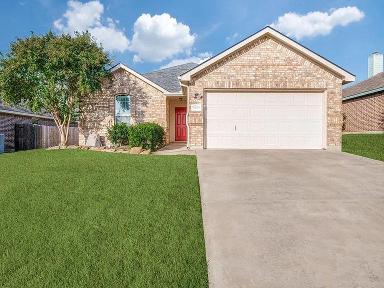 3605 Chapel Hill Ln #3605 — Photo 3