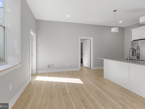 2nd image of 1935 N 2nd St Unit 101