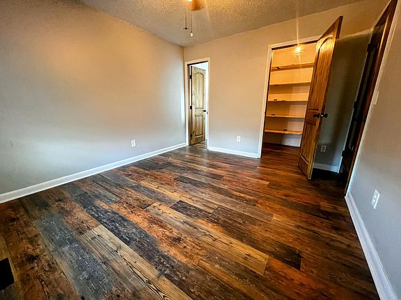 Main bedroom, walk-in closet, half bath attached