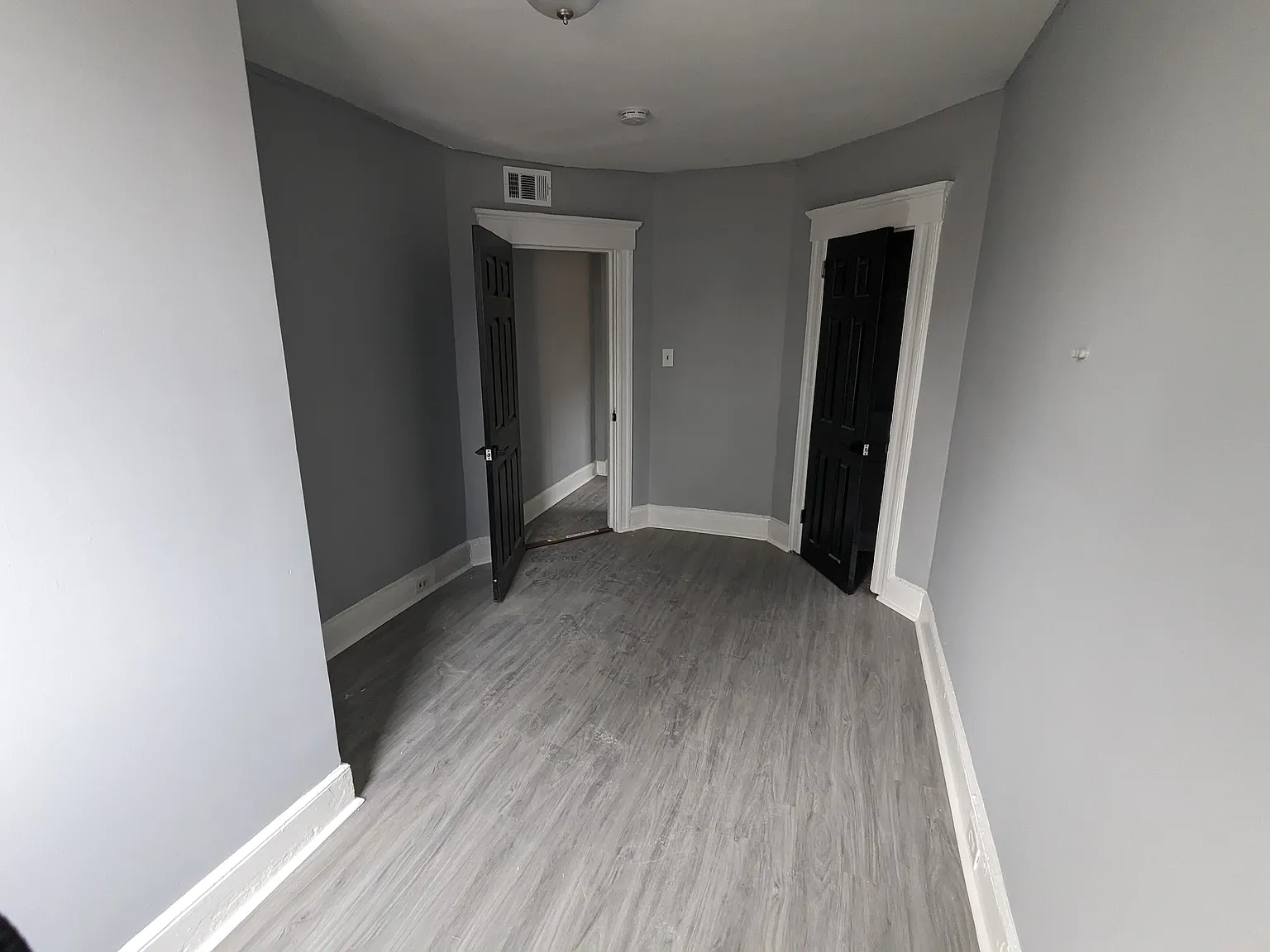 3 bed, $2,200 — Photo 1