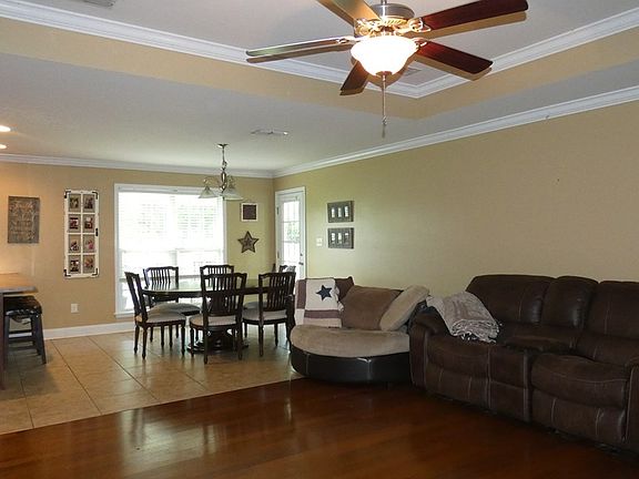 5th image of 128 Wisteria Ln