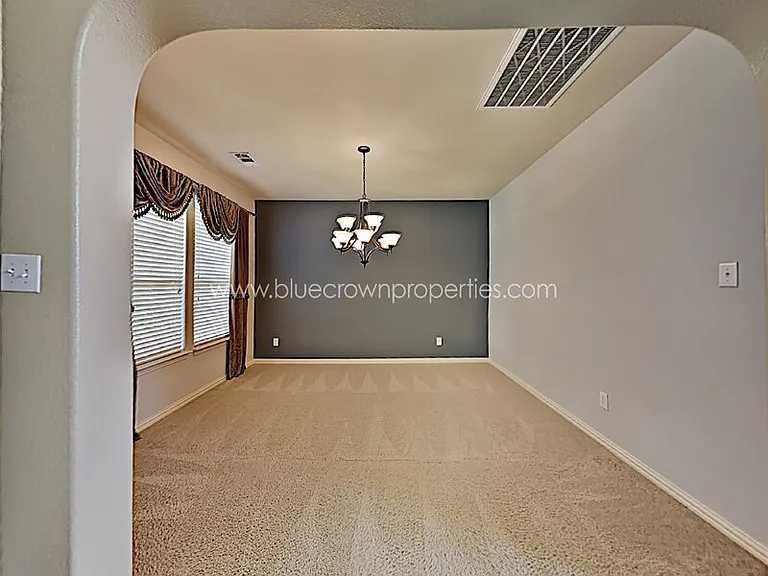 1917 Lawnview Dr — Photo 2