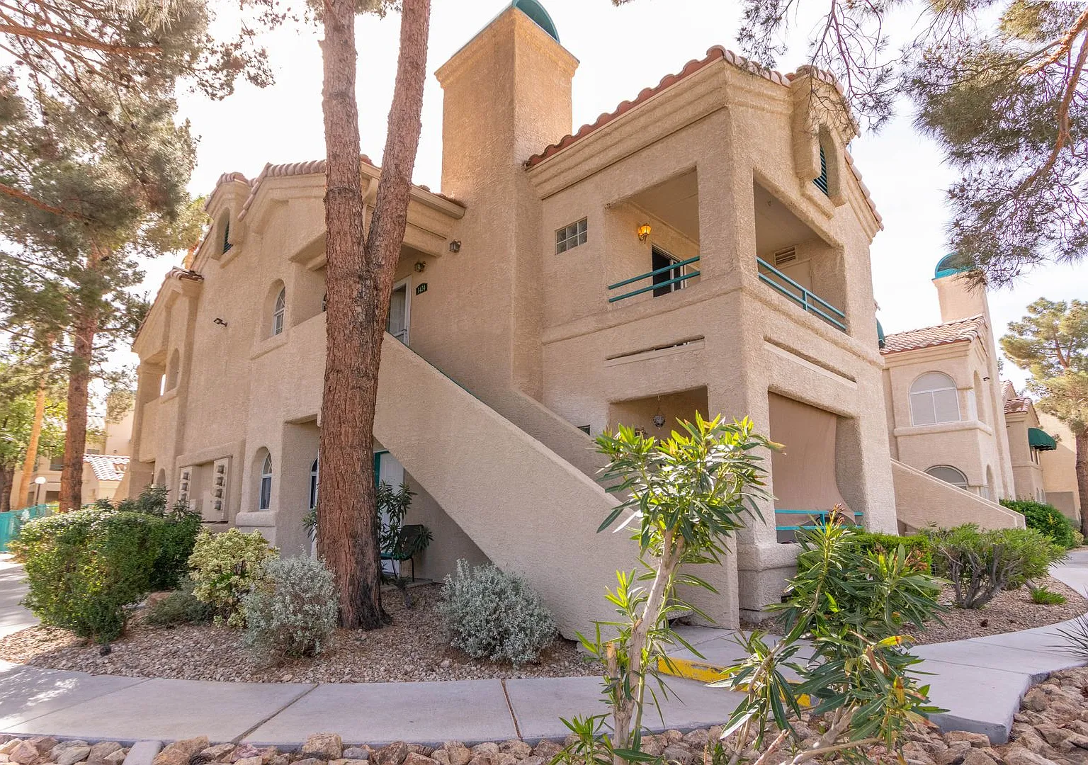 Spectacular 2bed/2bath Condo In Henderson! — Photo 2