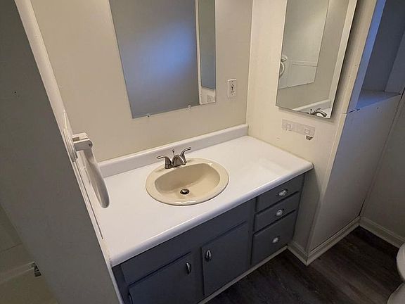 5th image of 138 Main St Unit 1