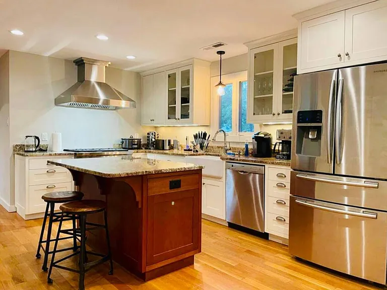 501 E Poplar Ave — Photo 3