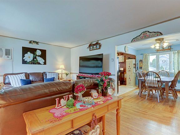 3rd image of 242 Park Ln
