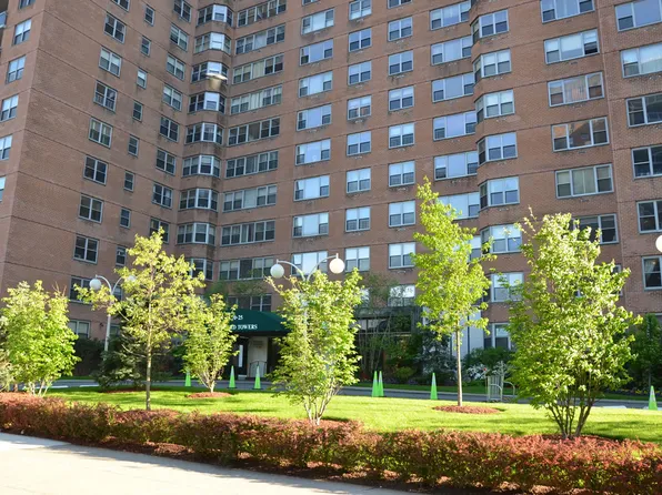 70-25 Yellowstone Boulevard image 1 of 14