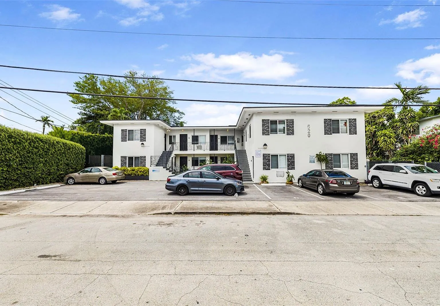 521 NE 82nd Ter — Photo 3