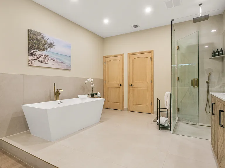 6635 Ben Ave — Photo 32