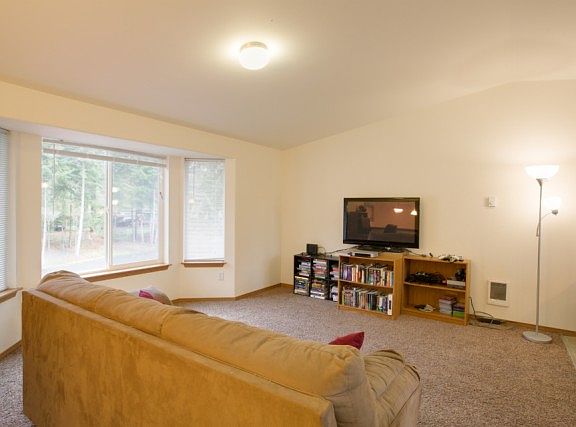 4th image of 6710 197th St E