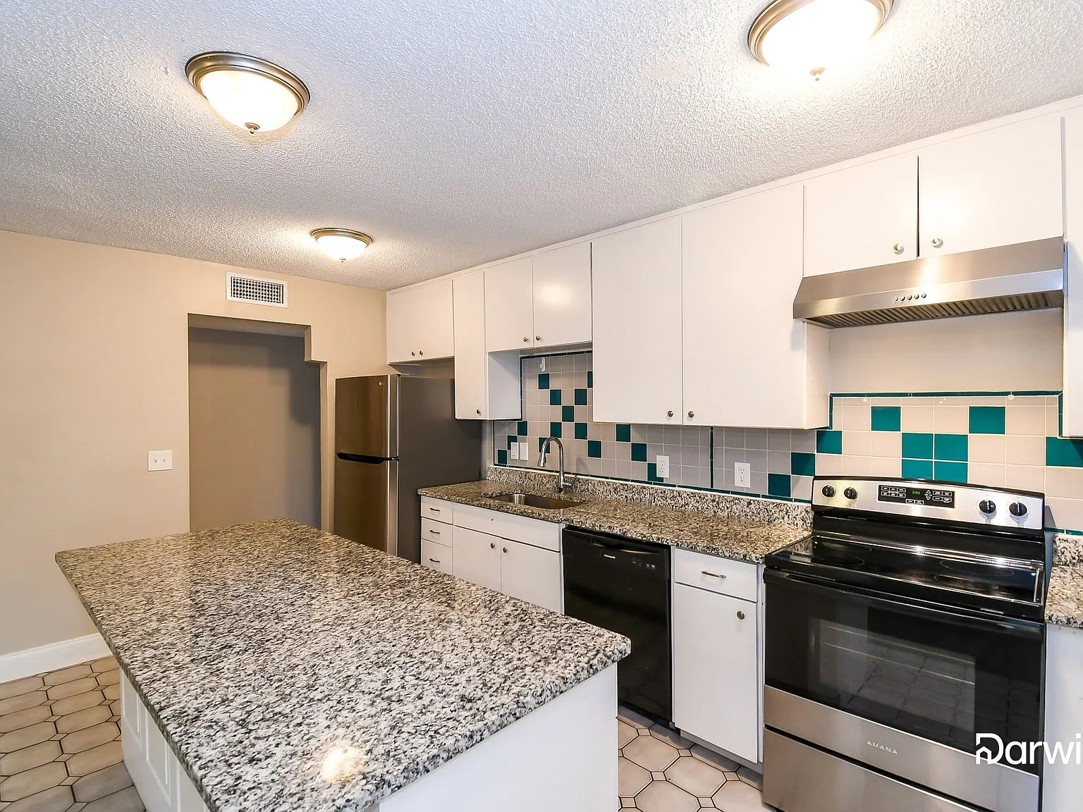 3 bed, 2.0 bath, 1694 sqft, $1,895 — Photo 2