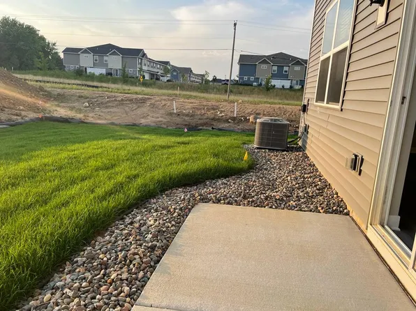 5020 Stable View Dr, Woodbury, MN 55129