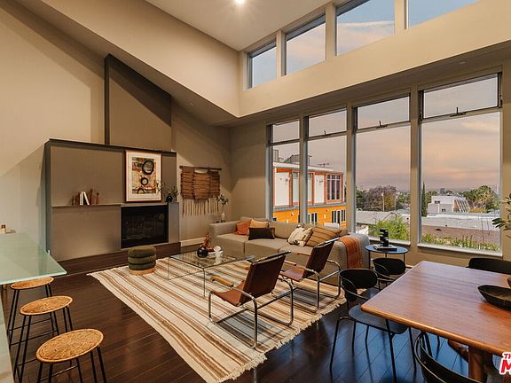 5th image of 1250 N Harper Ave #Penthouse 421