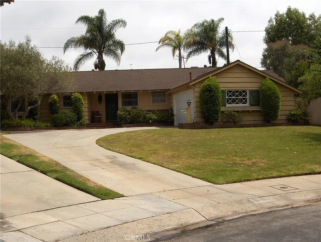 3 bed, 1.5 bath, 1649 sqft, $5,800 — Photo 1