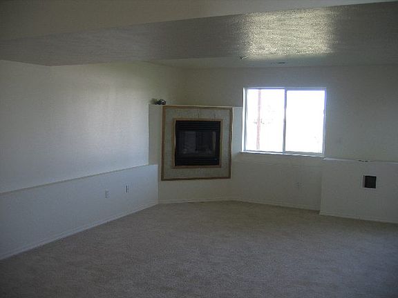 3rd image of 607 S Aspen St