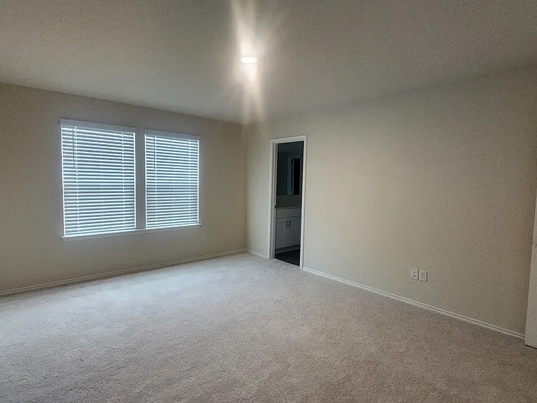 10318 Glimmer — Photo 12