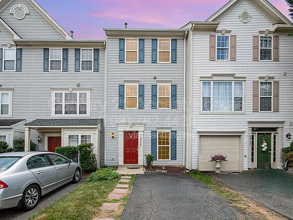 2nd image of 45425 Clarkes Crossing Sq