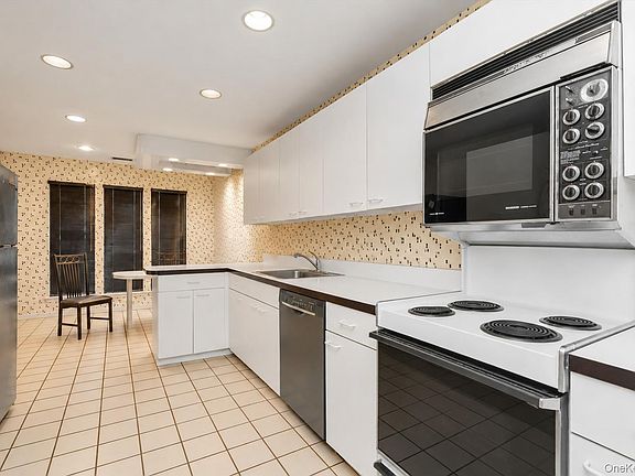 5th image of 7 Wimbledon Drive