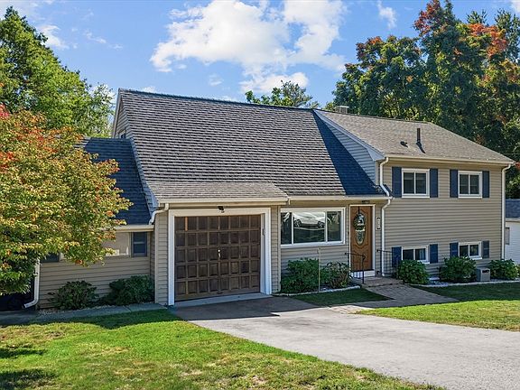 2nd image of 17 Oakvale Rd