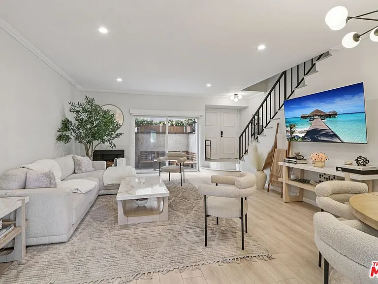 5139 Balboa Blvd #2 — Photo 3