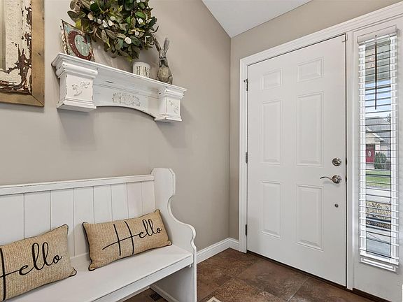 5th image of 1008 Harbor Point Rd