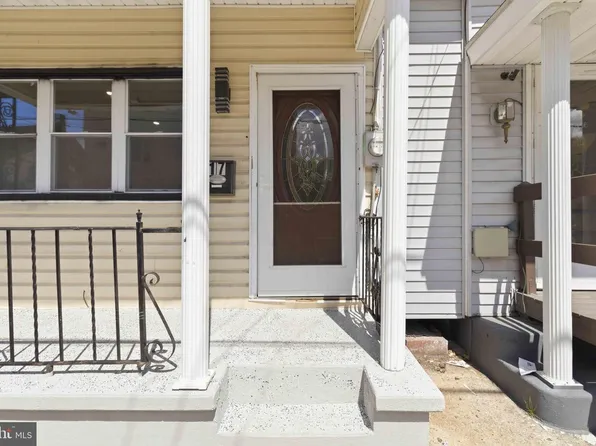 17 E Main St, Tremont, PA 17981