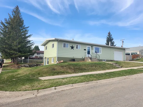 305 Cedar St, Lewistown, MT 59457