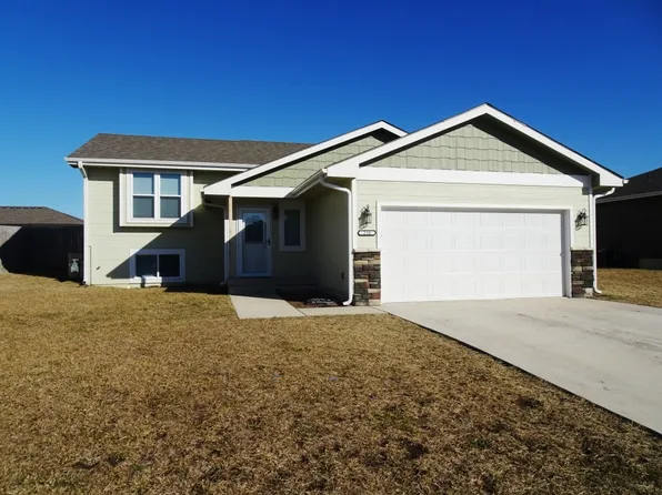 230 SE 44th St, Topeka, KS 66609