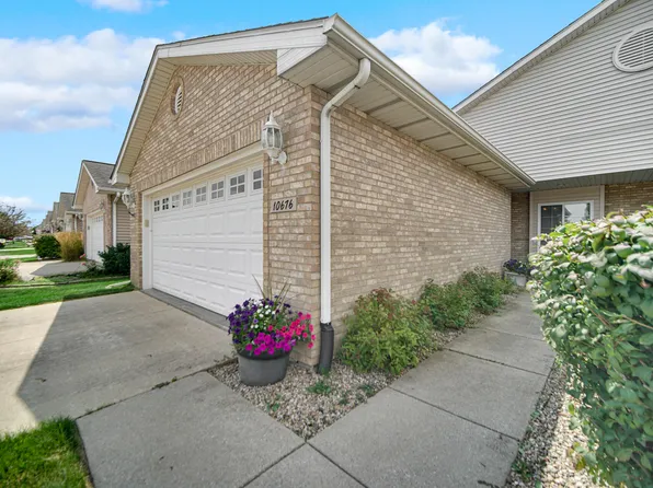 10676 Keystone Ln, Winfield, IN 46307
