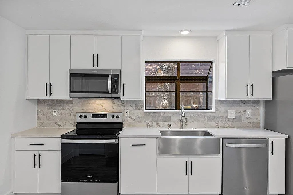 3 bed, 2.0 bath, 1695 sqft, $2,800 — Photo 4