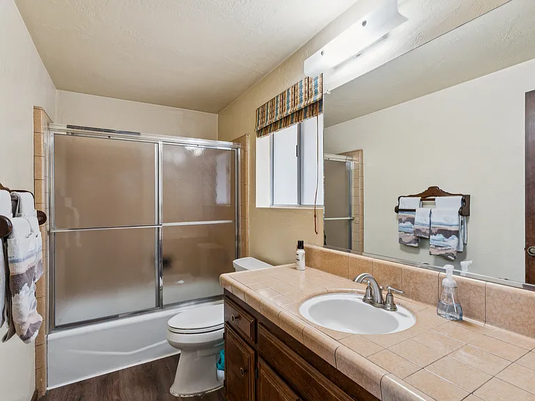 1301 Calgary Dr — Photo 7