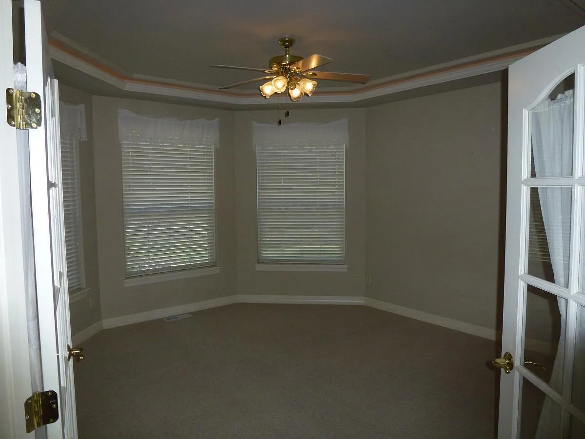 5 bed, 5200 sqft, $4,000 — Photo 4