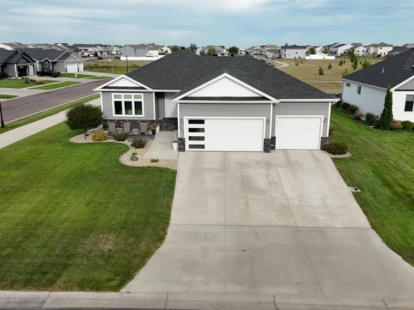 6464 59th Ave S, Fargo, ND 58104