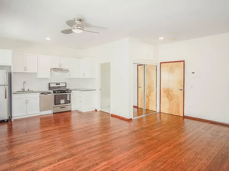 5908 N Figueroa St #10 — Photo 6
